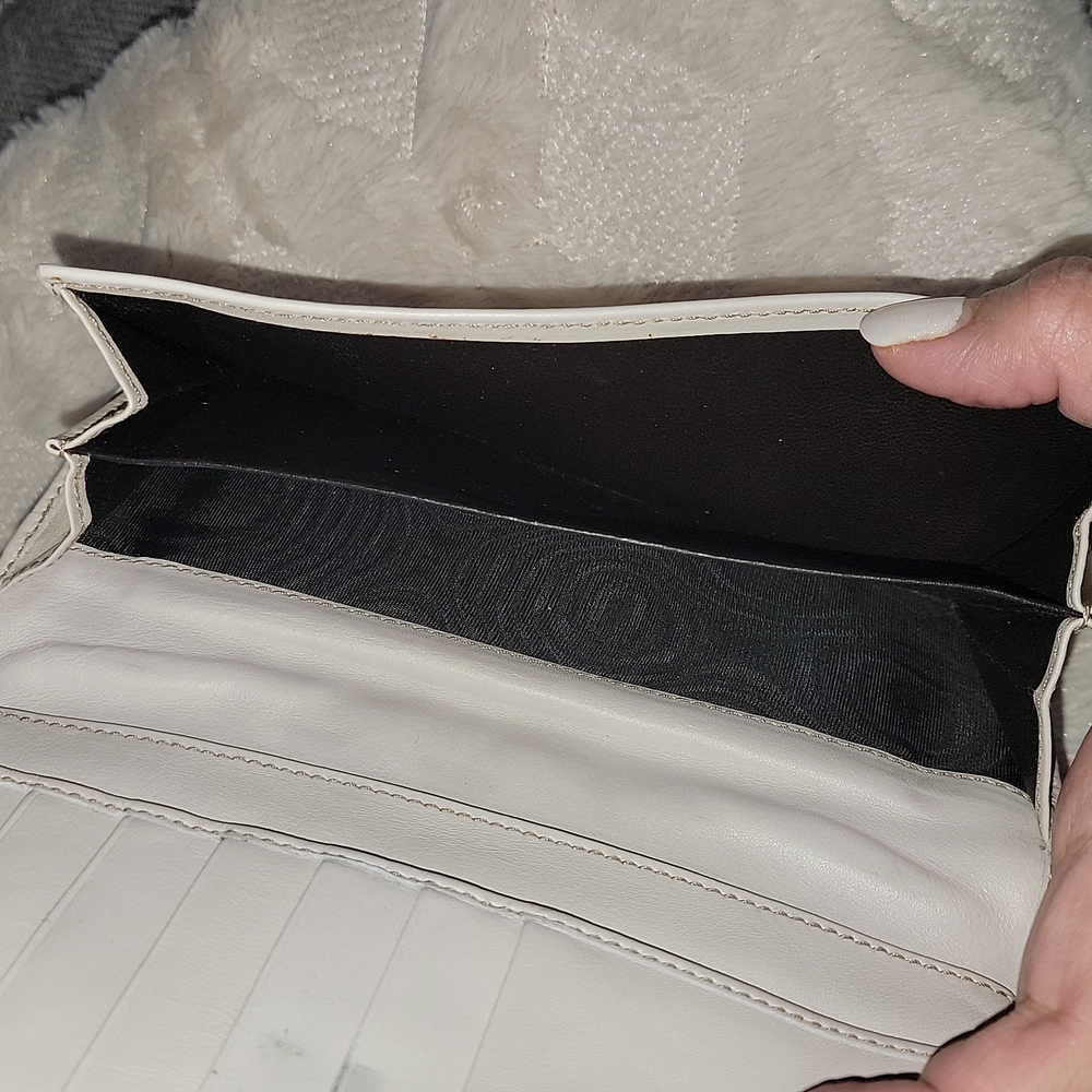Authentic Gucci wallet - Picture 8 of 11